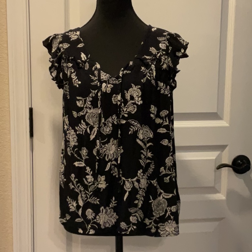 Old Navy Black and Cream Ruffled Cap Sleeve Blouse